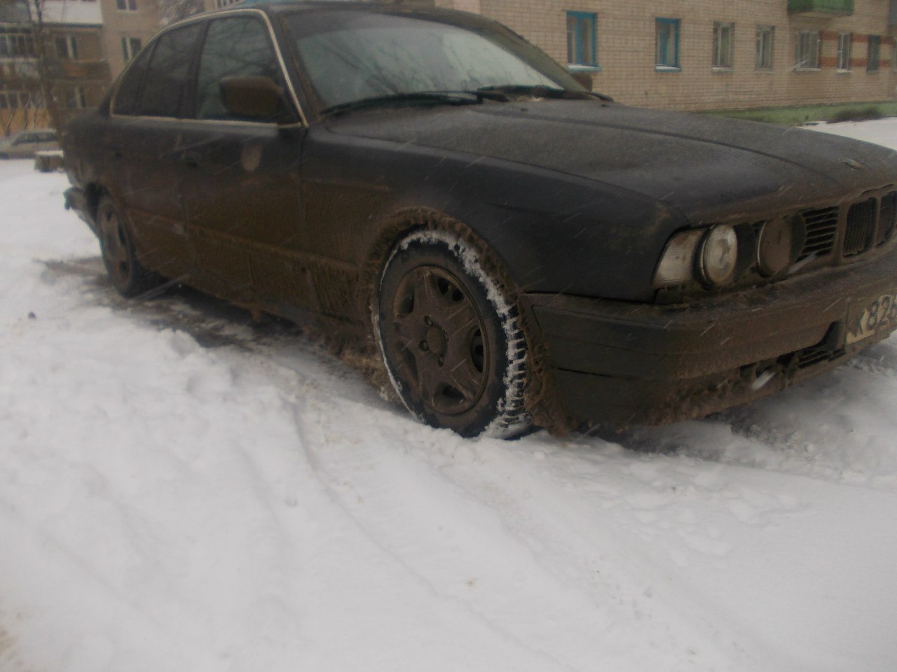 в бою